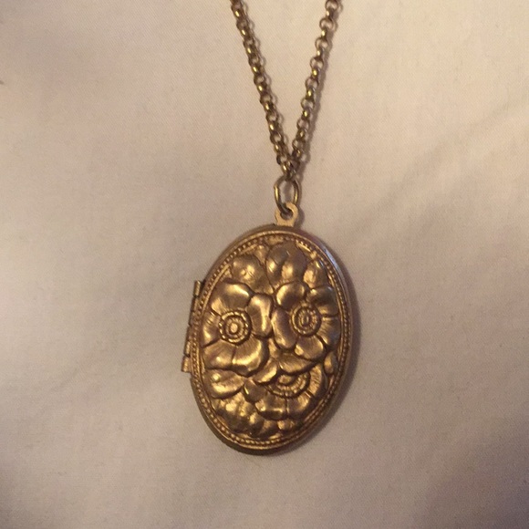 Floral Locket - Picture 1 of 5